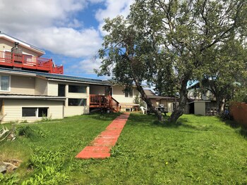 Bear Paw Inn,,2 star