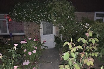 2 bed house sleeps 4 enclosed garden tv and wifi