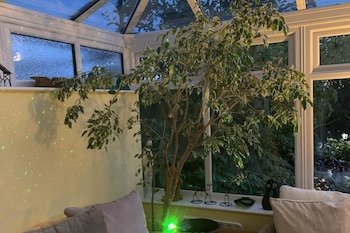 2 bed house sleeps 4 enclosed garden tv and wifi