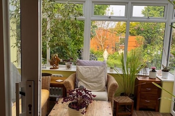 2 bed house sleeps 4 enclosed garden tv and wifi