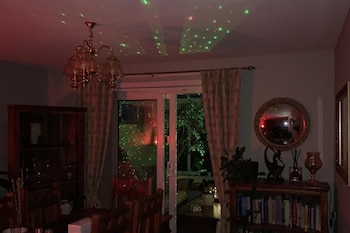 2 bed house sleeps 4 enclosed garden tv and wifi