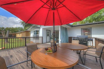 elegant and stylish glenmoor abode 5 min to town