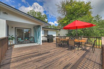 elegant and stylish glenmoor abode 5 min to town