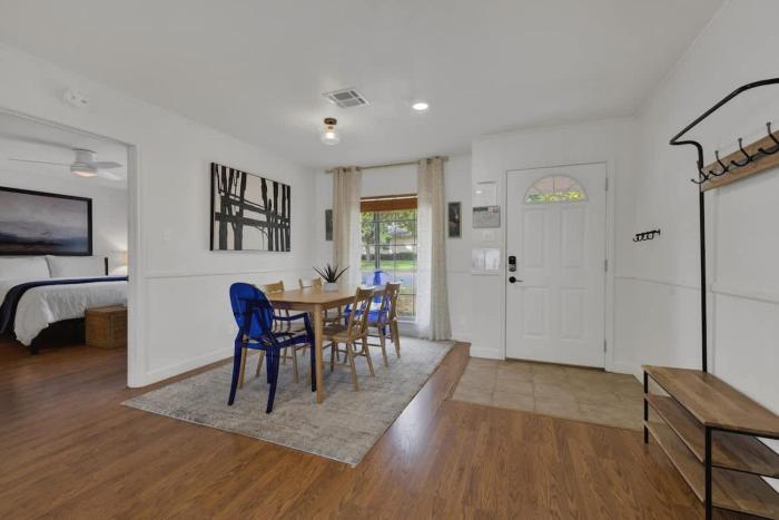 elegant and stylish glenmoor abode 5 min to town