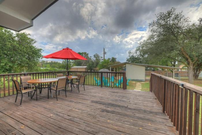 elegant and stylish glenmoor abode 5 min to town