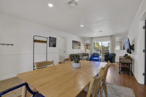 elegant and stylish glenmoor abode 5 min to town