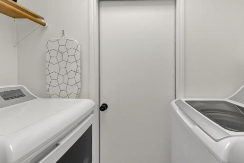 elegant and stylish glenmoor abode 5 min to town