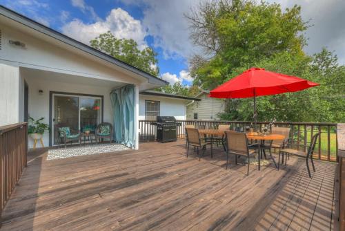 elegant and stylish glenmoor abode 5 min to town