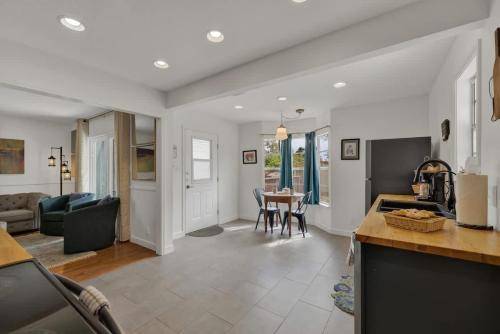 elegant and stylish glenmoor abode 5 min to town