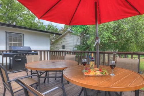 elegant and stylish glenmoor abode 5 min to town