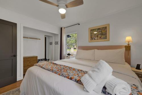 elegant and stylish glenmoor abode 5 min to town