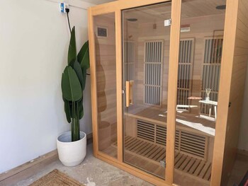 Koselig Hus With Cowboy Pool & Outdoor Shower,116 W. Burbank St,3 star