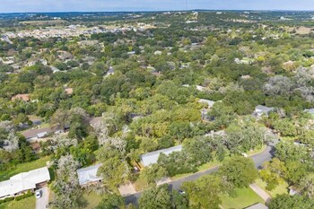 luxury home just 5 min from main st