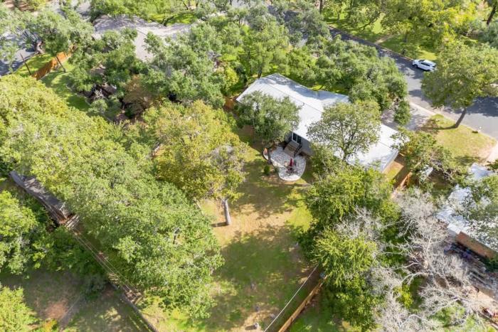 luxury home just 5 min from main st