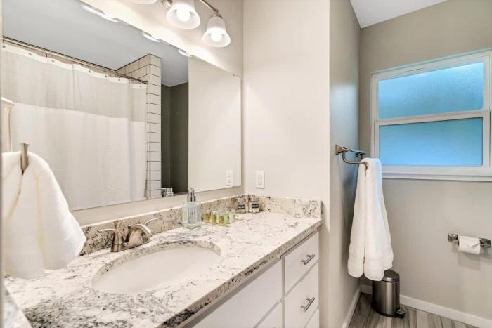 luxury home just 5 min from main st
