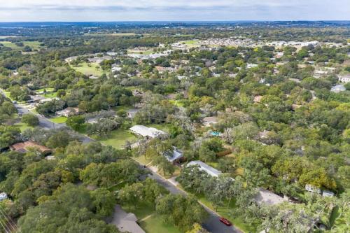 luxury home just 5 min from main st