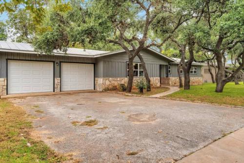 luxury home just 5 min from main st