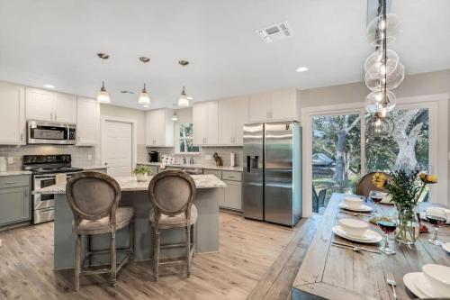 luxury home just 5 min from main st