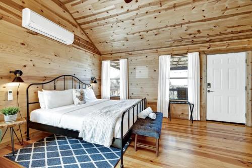 mesquite cabin with hot tub and hill country views