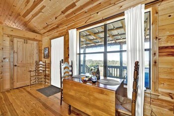 rockyridge cabin hill country views 20 min to fred