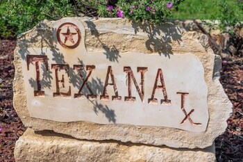 texas charm texana 15 min walk to main