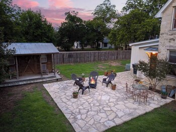 texas charm texana 15 min walk to main