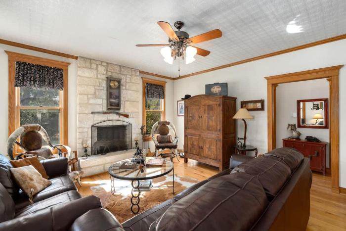 texas charm texana 15 min walk to main