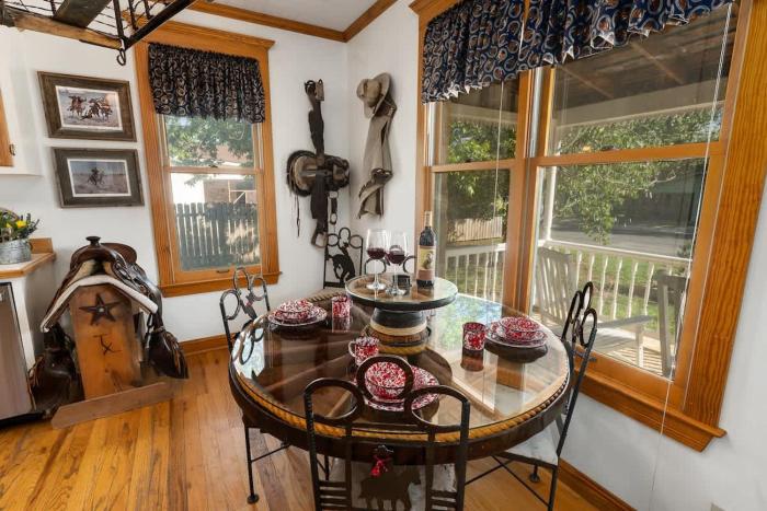 texas charm texana 15 min walk to main