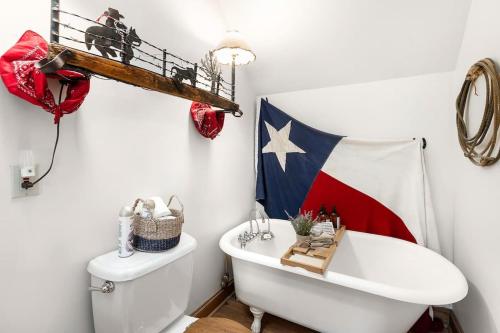 texas charm texana 15 min walk to main