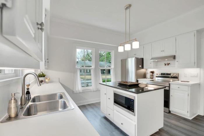 awesome haus with gameroom 4blks to center of town