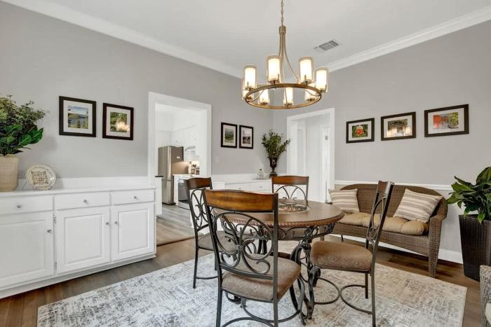 awesome haus with gameroom 4blks to center of town