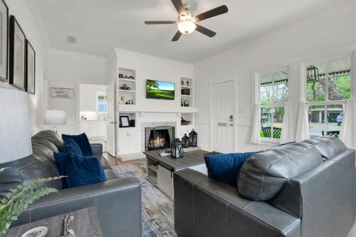 awesome haus with gameroom 4blks to center of town