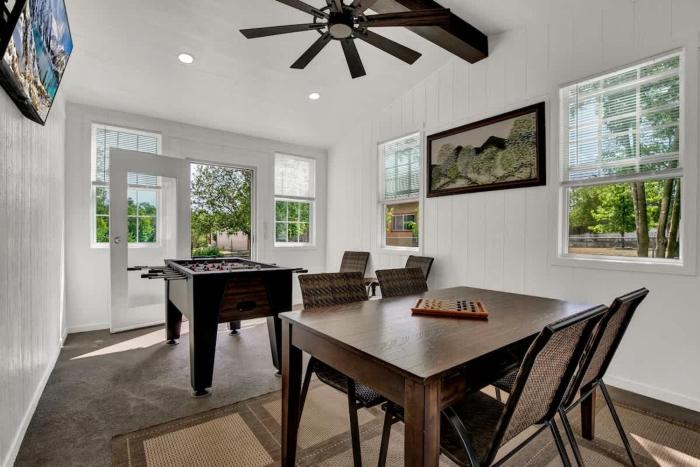 awesome haus with gameroom 4blks to center of town