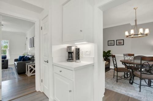awesome haus with gameroom 4blks to center of town