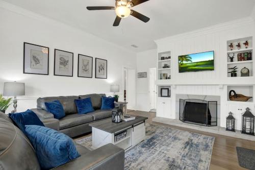 awesome haus with gameroom 4blks to center of town