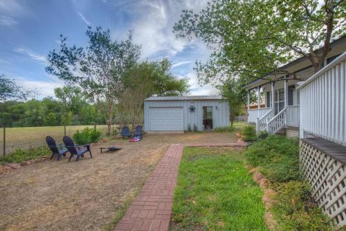 awesome haus with gameroom 4blks to center of town
