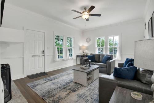 awesome haus with gameroom 4blks to center of town