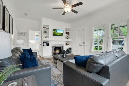awesome haus with gameroom 4blks to center of town