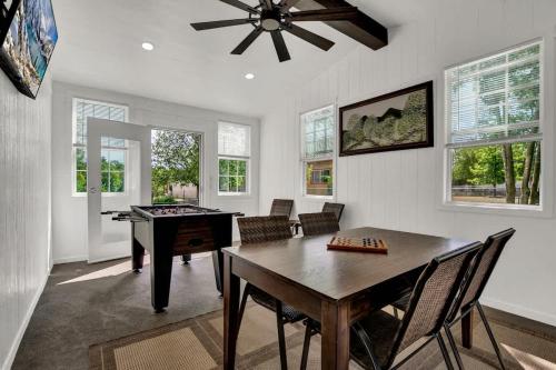 awesome haus with gameroom 4blks to center of town