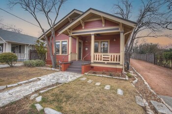 charming craftsman home 2 blks from main st