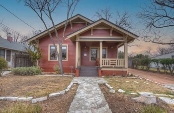 charming craftsman home 2 blks from main st