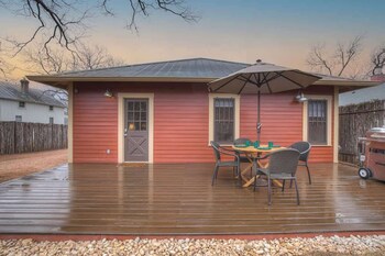 charming craftsman home 2 blks from main st