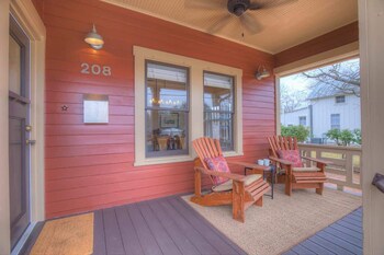 charming craftsman home 2 blks from main st