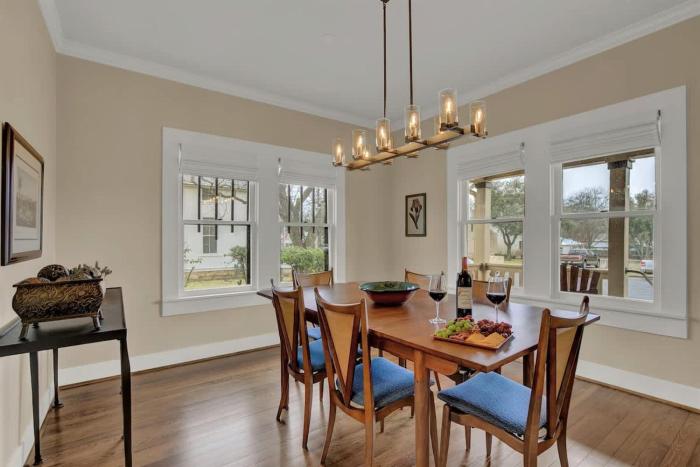 charming craftsman home 2 blks from main st