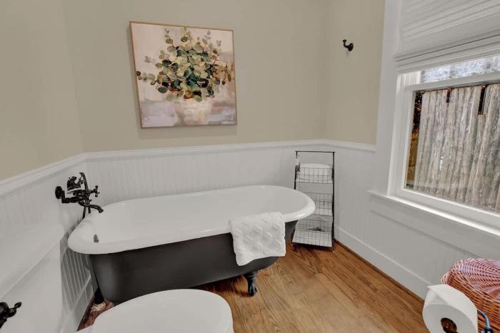charming craftsman home 2 blks from main st