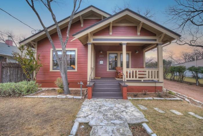 charming craftsman home 2 blks from main st