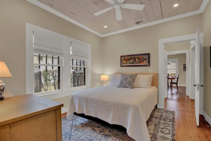 charming craftsman home 2 blks from main st