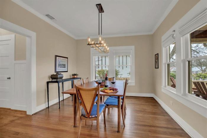 charming craftsman home 2 blks from main st
