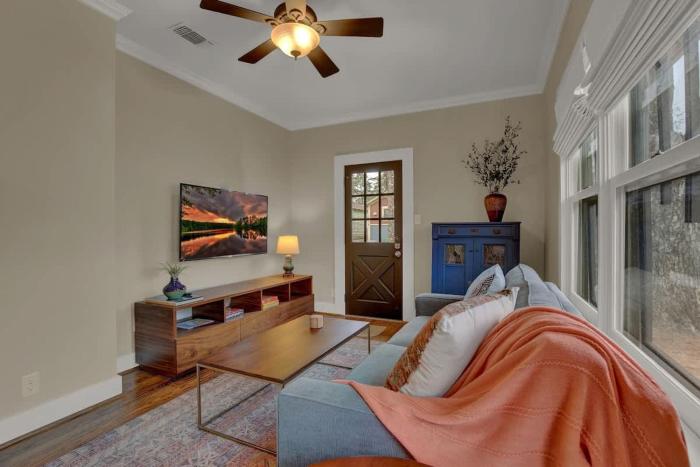 charming craftsman home 2 blks from main st