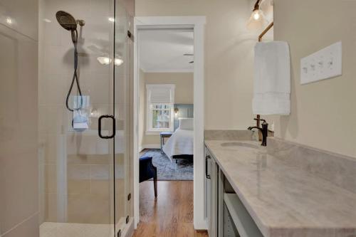charming craftsman home 2 blks from main st